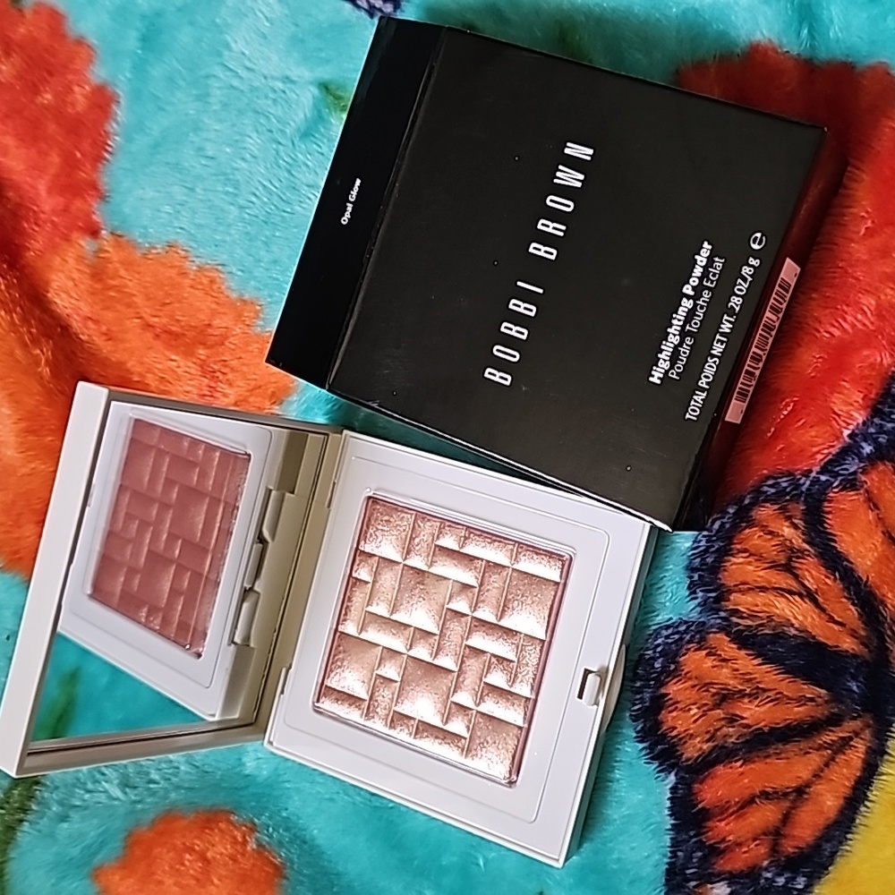 Bobbi brown highlighting powder